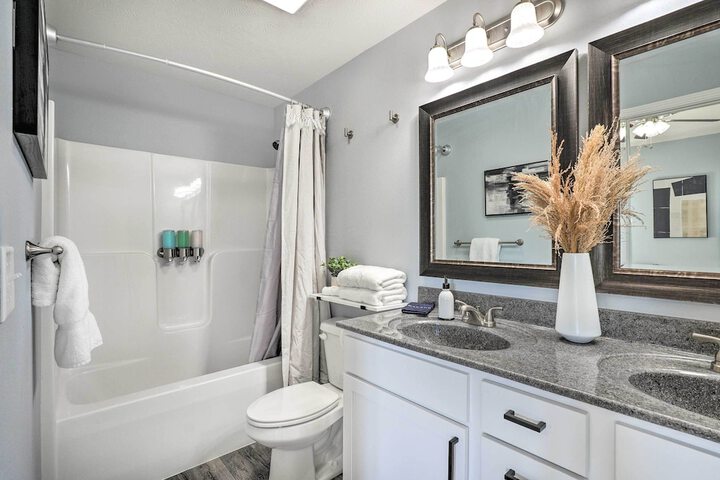 Reeds Spring Condo 3 Mi to Silver Dollar City!