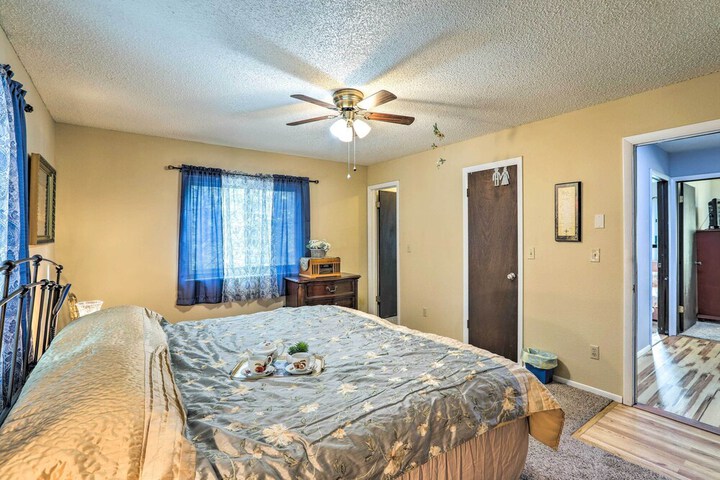 Scenic Woodland Park Cottage w / Deck + Grill!
