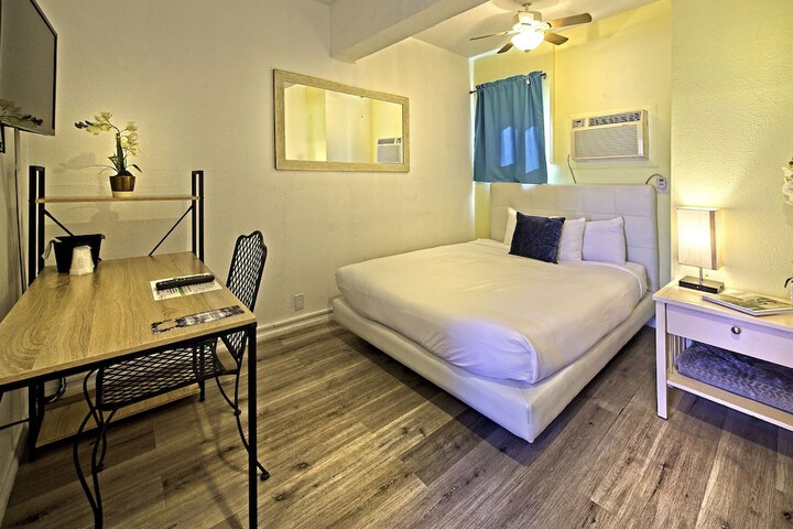 Room 28 of 53