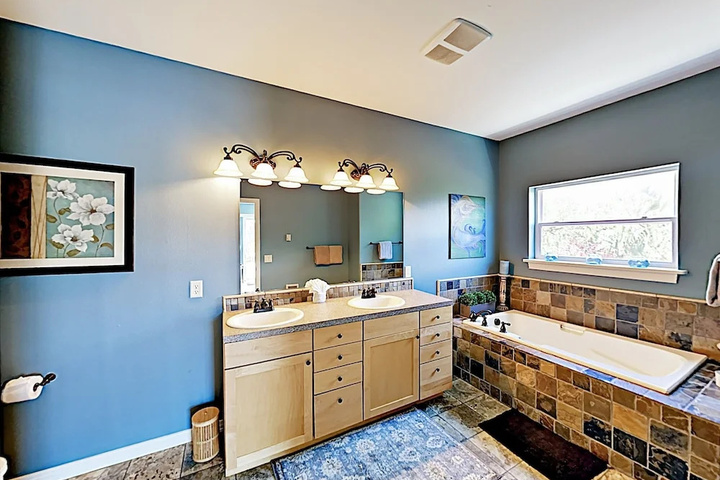 30015 Cloverdale - 4 Br Home