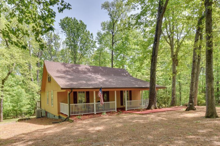 The Lake Place Cabin w / Golf Cart & Free Kayaks!