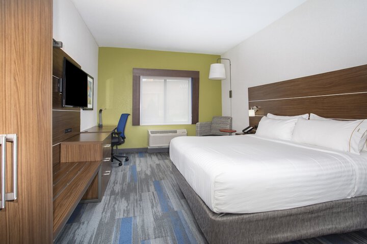 Room 13 of 38