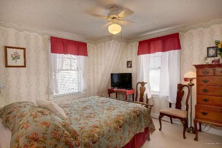 Room 9 of 36