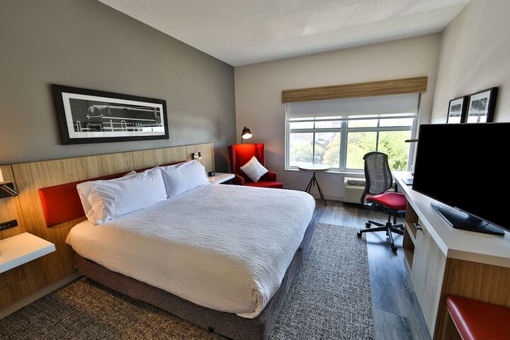 Room 15 of 93