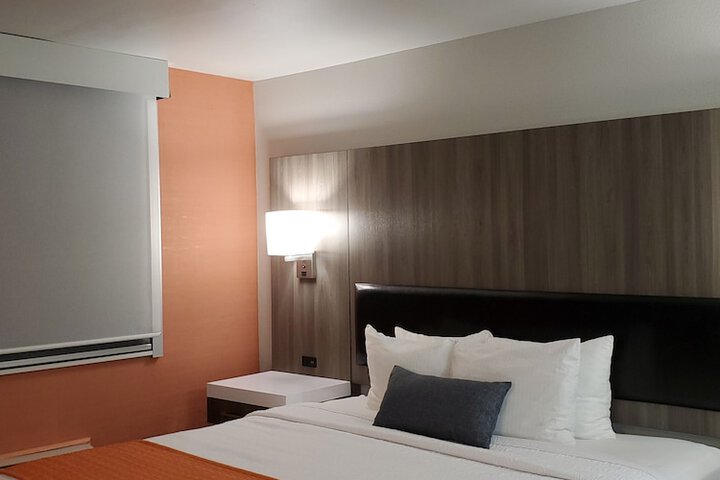 Room 52 of 93