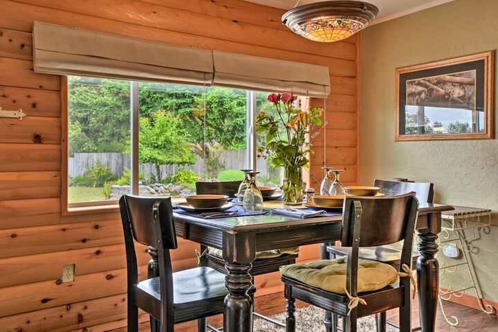 Gold Beach Apartment w / Activities - 2 Mi to Ocean