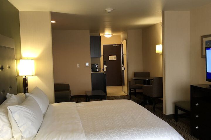 Room 26 of 61