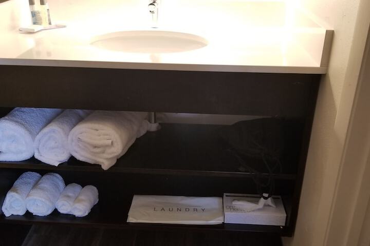 Room 28 of 44