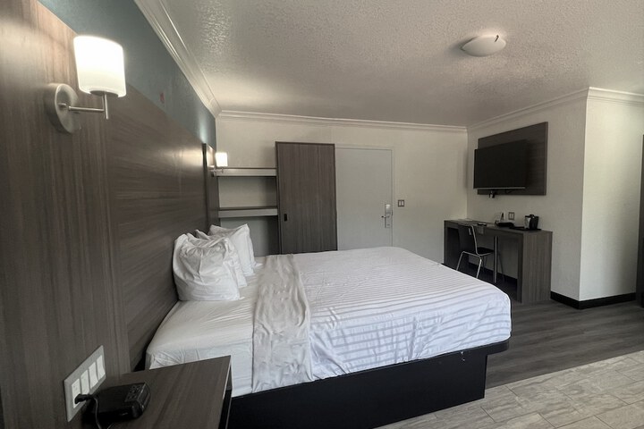 Room 12 of 33