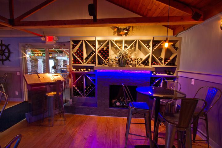 Lounge 34 of 45