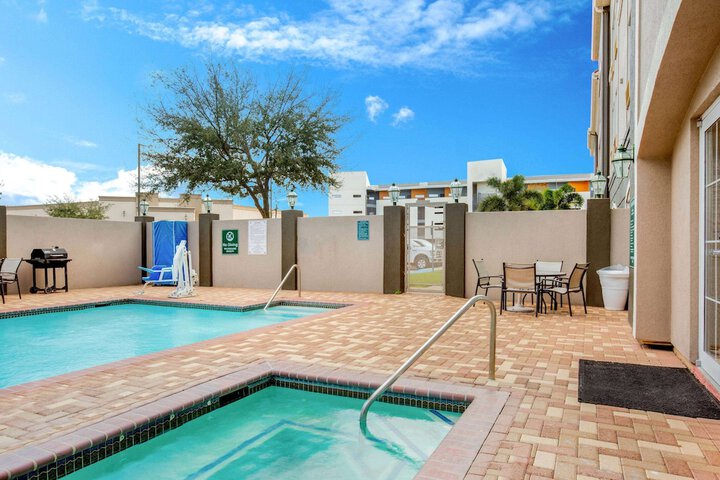 La Quinta Inn & Suites by Wyndham Mission at West McAllen