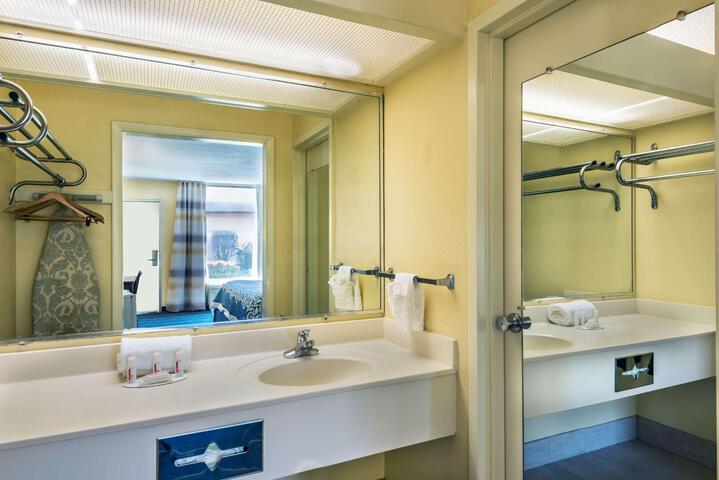 Days Inn by Wyndham South Hill