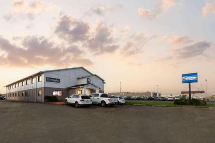 Smart Choice Inn and Suites