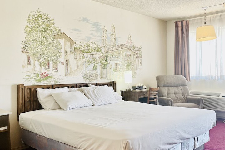 Room 8 of 24