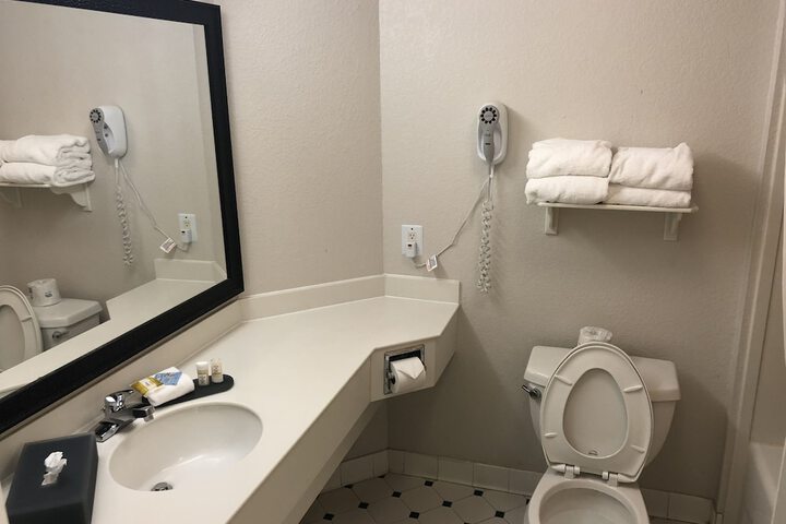 Room 28 of 48