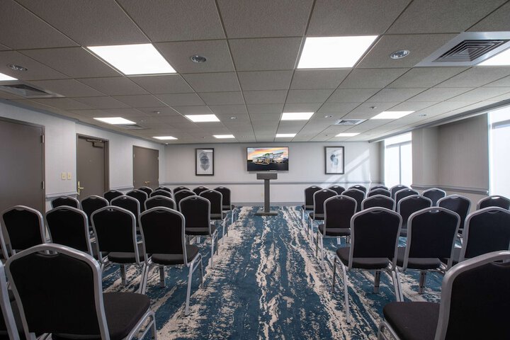 Wingate by Wyndham Charlotte Speedway / Concord