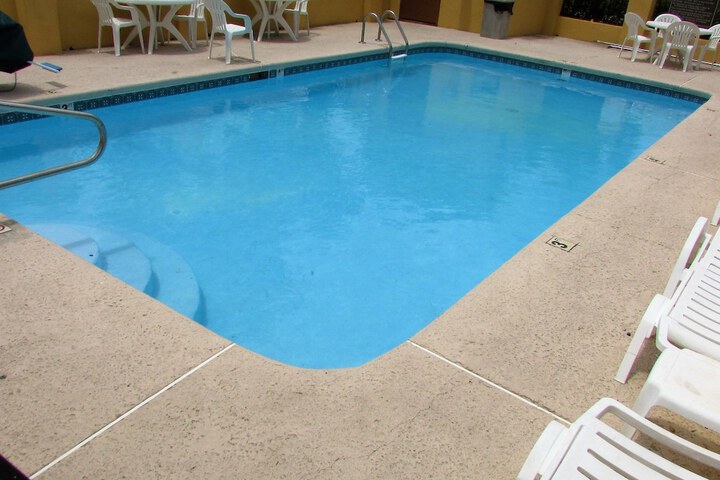 Pool 8 of 37