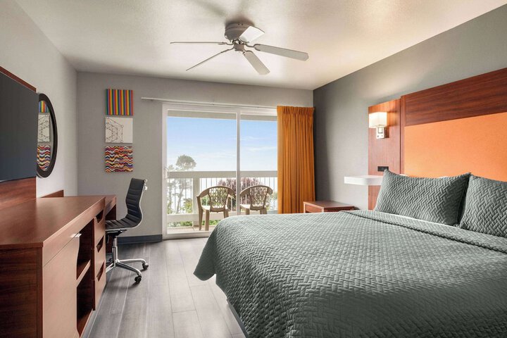 Travelodge by Wyndham Depoe Bay