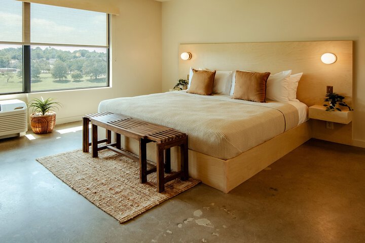 Brut Hotel
