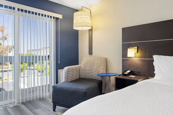 Holiday Inn Express Sunnyvale - Silicon Valley by IHG
