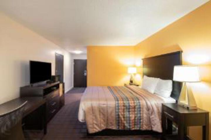 Super 8 Red Oak