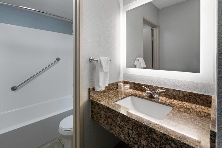 AmericInn by Wyndham Chippewa Falls