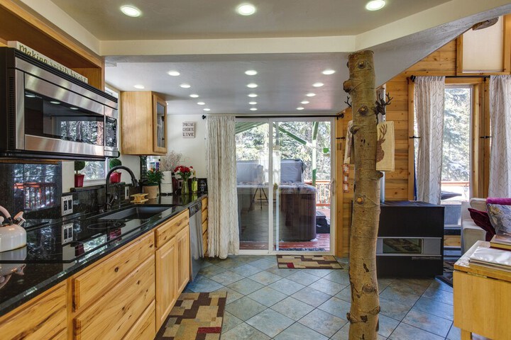 Idaho Springs Cabin w / Hot Tub on Half Acre!
