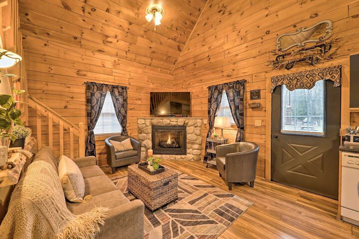 Charming Log Cabin at Double JJ Ranch Resort!