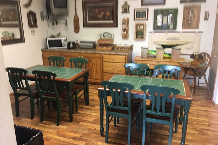 Bullwinkles Rustic Lodge