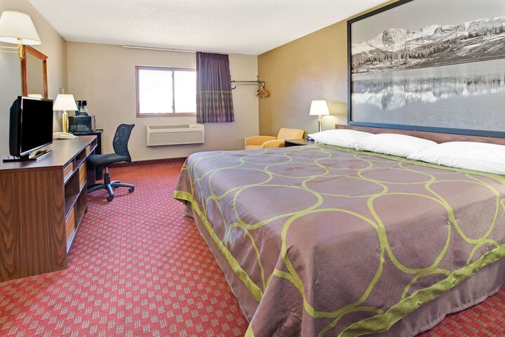 Room 10 of 13