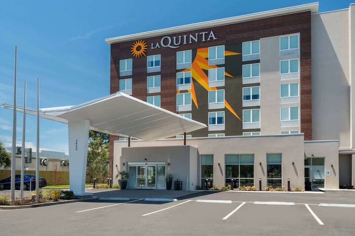 Hotel 4 of 51