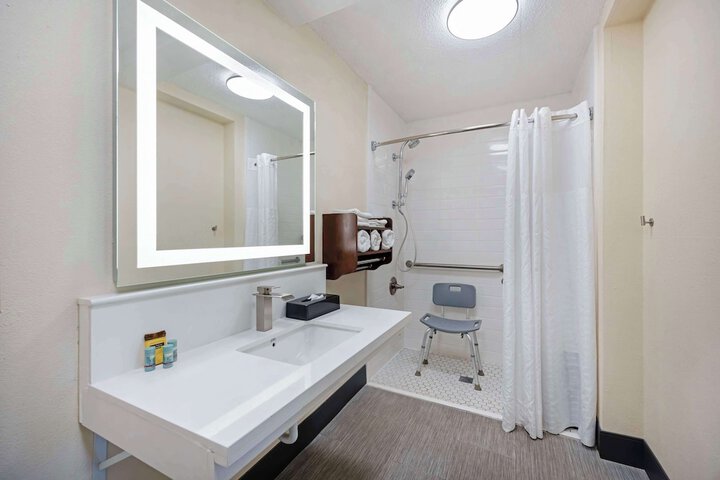 Room 14 of 27