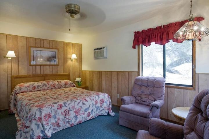 Room 28 of 34