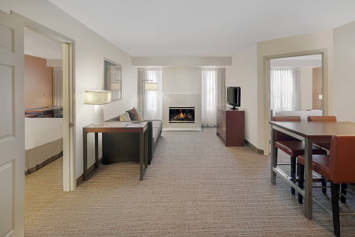 Room 14 of 28