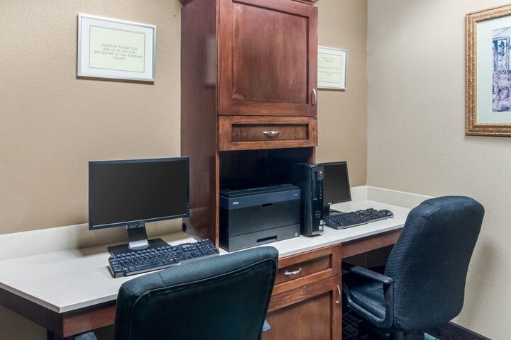 Business Center 33 of 37