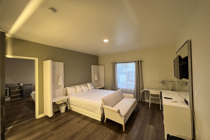 Aspire Inn & Suites Orange