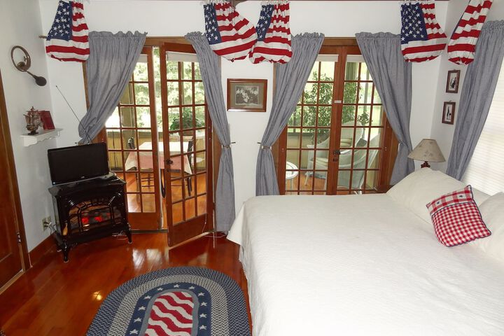 Lake Ripley Lodge w Lake Front Rooms Grand Porch, Kayaks & Paddleboard