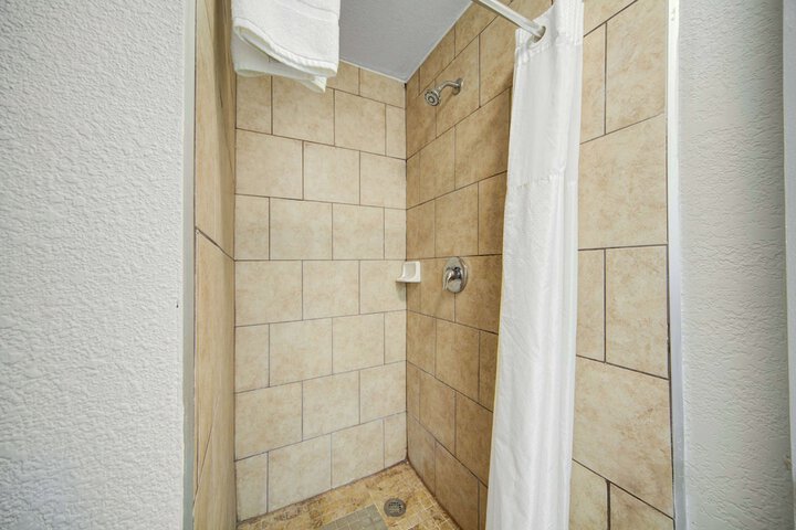 Room 12 of 25