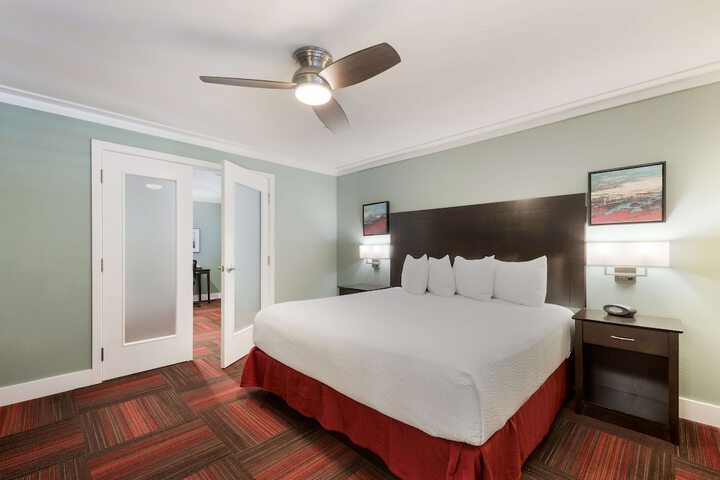 Room 30 of 38
