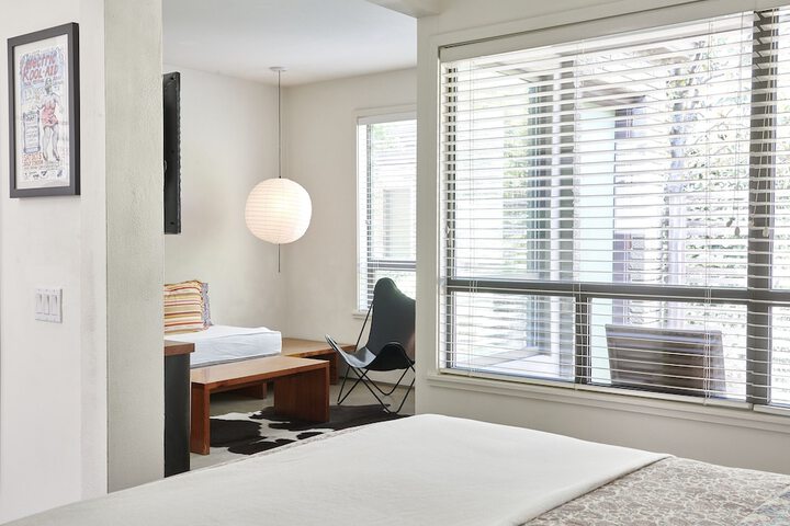 Room 21 of 34