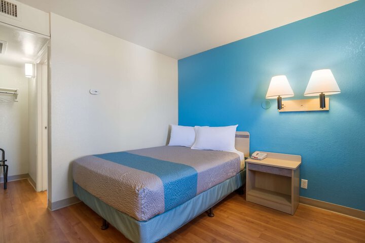 Room 21 of 36
