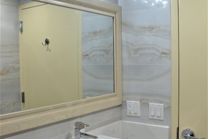 Room 13 of 26