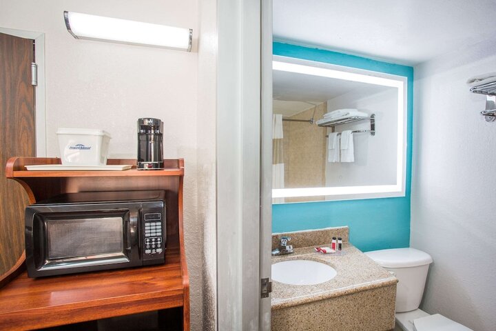 Room 28 of 60