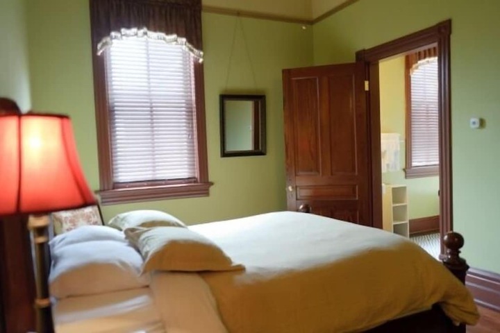 Room 12 of 24