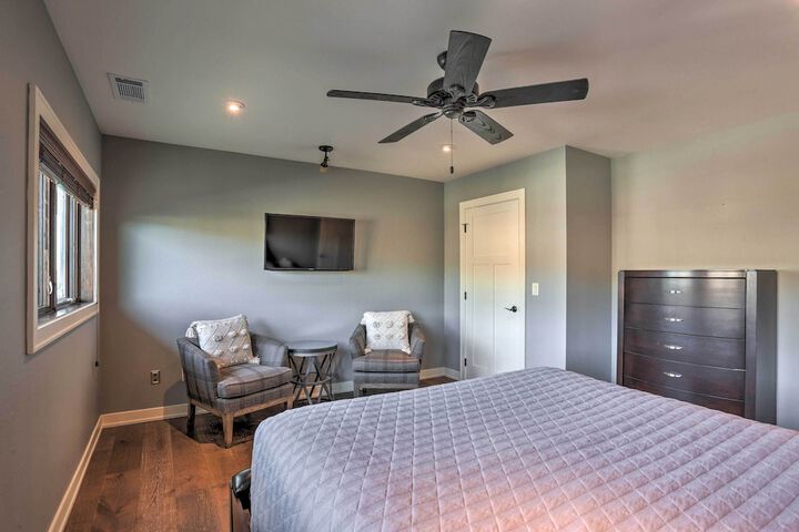 Main Street Strugis Apt w / High-end Features