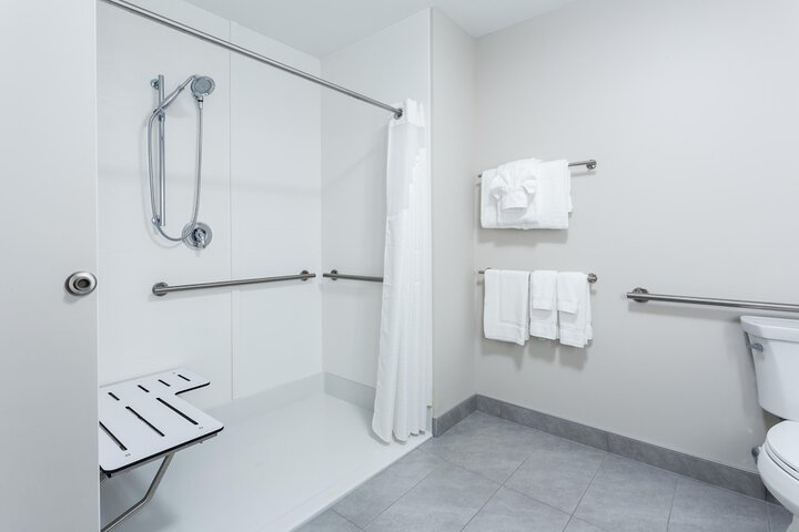 Holiday Inn Express & Suites Rice Lake by IHG