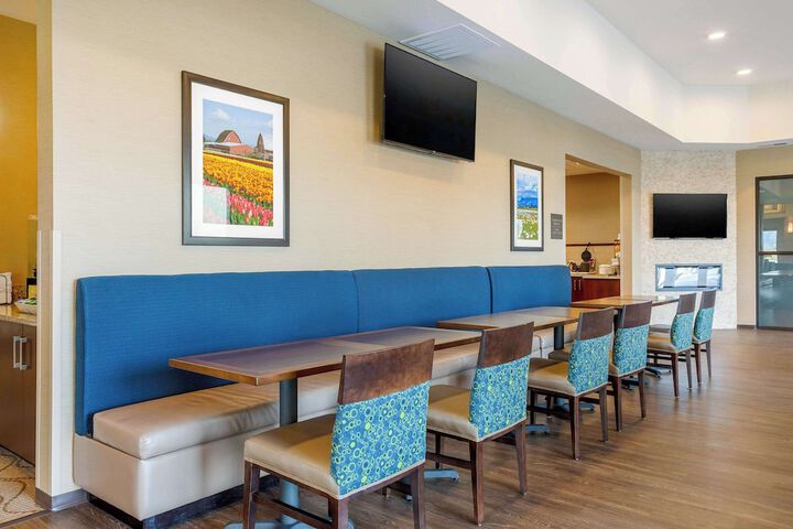 Comfort Suites Burlington near I-5