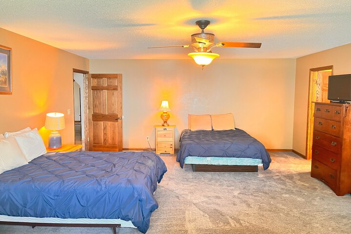 Horseshoe Bay Lodge