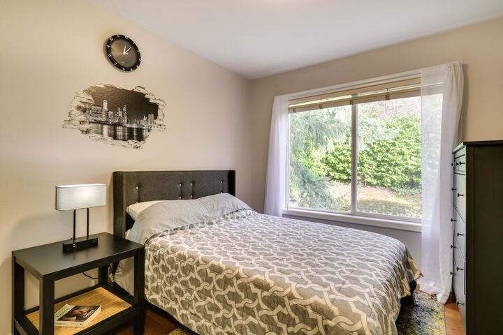 Lake Oswego Home w / Deck 9 Mi to Downtown Portland
