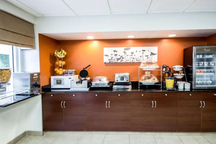 SLEEP INN & SUITES RIVERFRONT